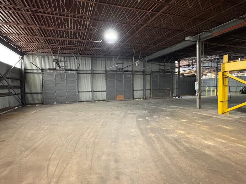 More Photos Of 1 Chicago Ave, Elizabeth Warehouse For Sale