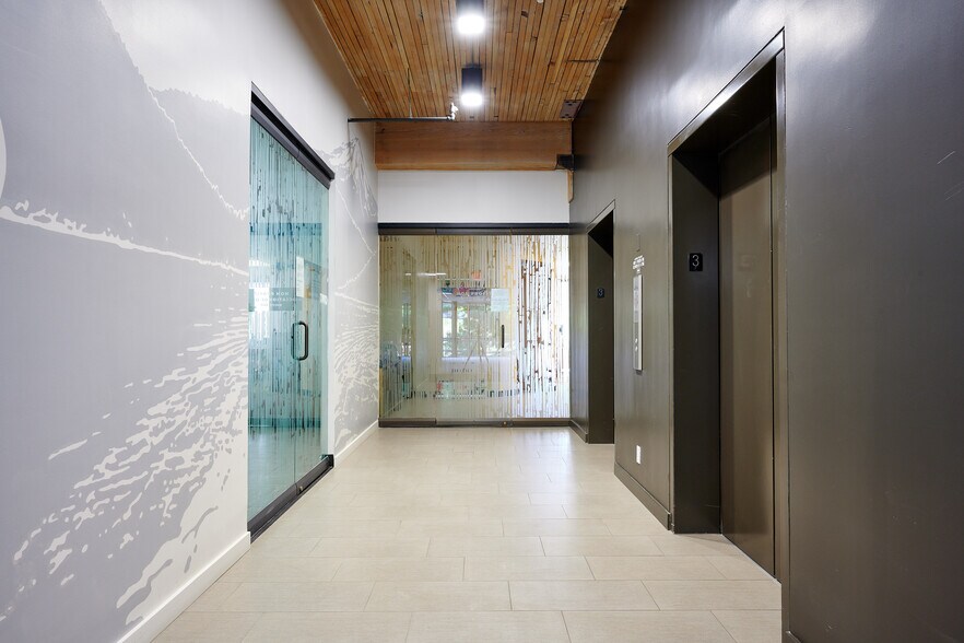 More Photos Of 5100 S Macadam Ave, Portland Office For Lease