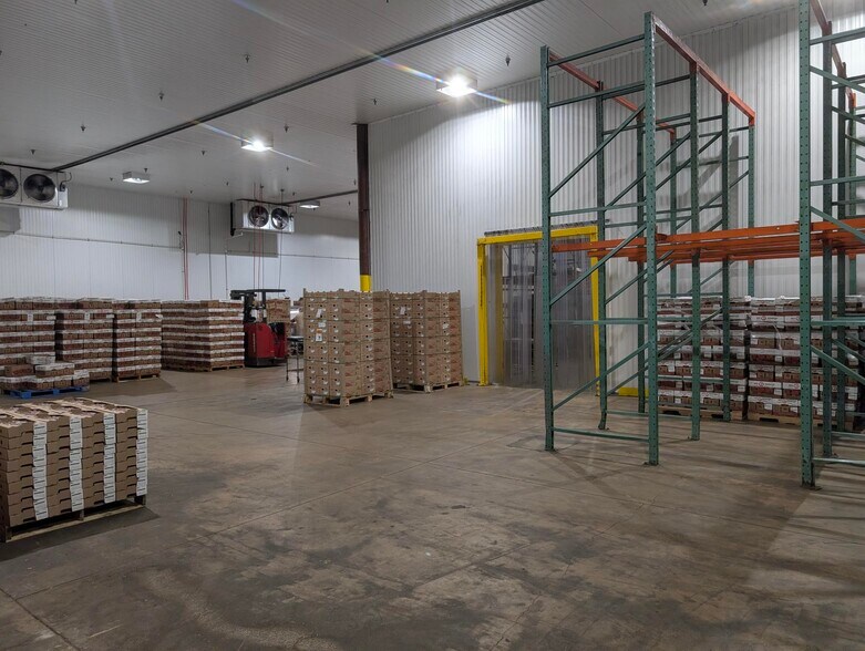 More Photos Of 1176-1184 113th St, Grand Prairie Distribution For Lease