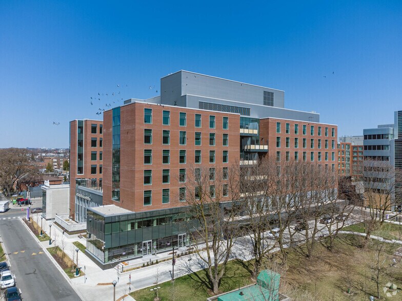 More Photos Of 1051 Queen St W, Toronto Healthcare For Lease