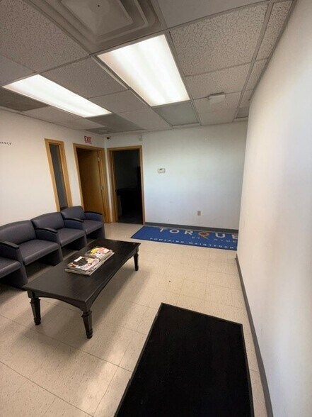 More Photos Of 10110 E 46th Pl, Tulsa Service For Lease