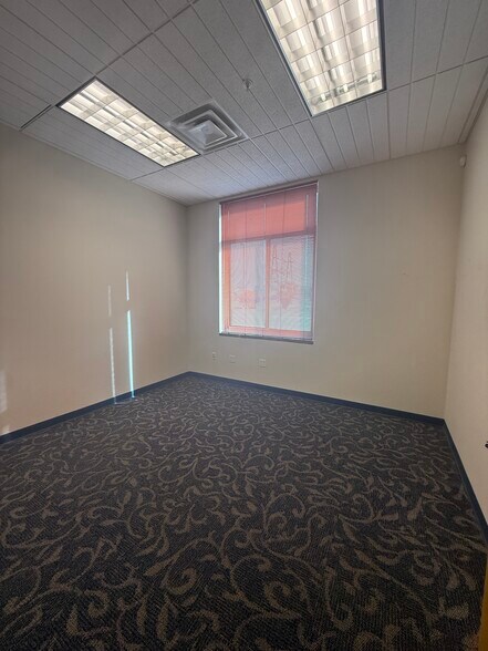 More Photos Of 3684 N Townsend Ave, Montrose Flex For Sale