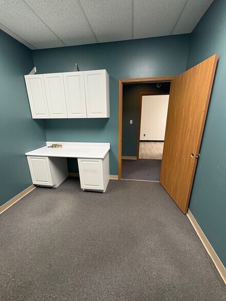 More Photos Of 645 W Highway 50, O'Fallon Storefront Retail Office For Lease