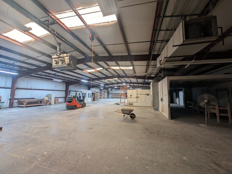 More Photos Of 4737 Adams Rd, Hixson Light Manufacturing For Lease