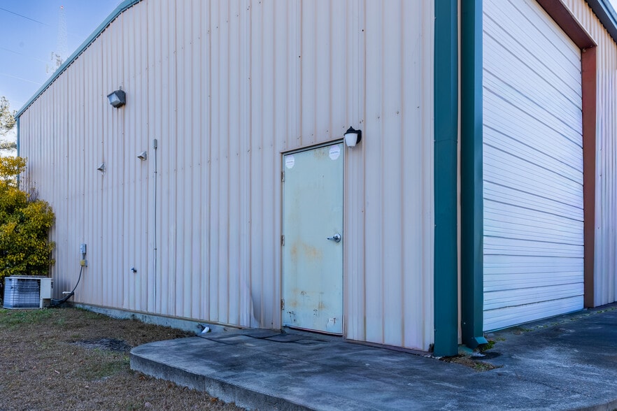 More Photos Of 1700 W 5th North St, Summerville Flex For Sale