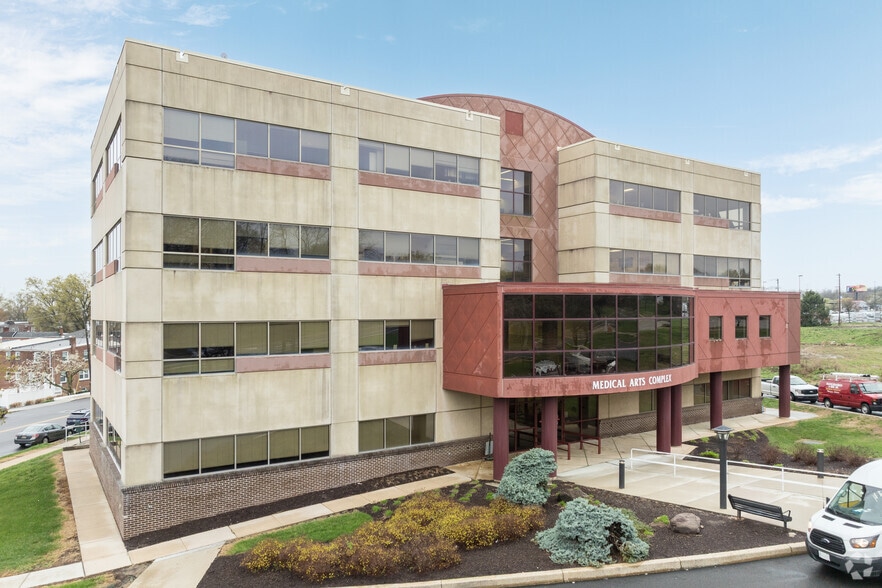 Primary Photo Of 700 W Lea Blvd, Wilmington Medical For Sale