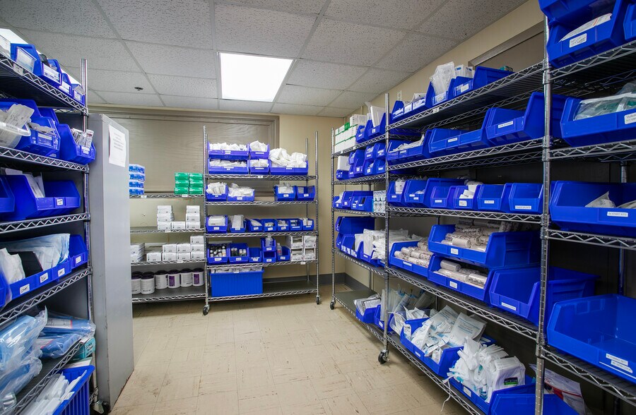 More Photos Of 707 N Waldrip St, Grand Saline Hospital For Lease