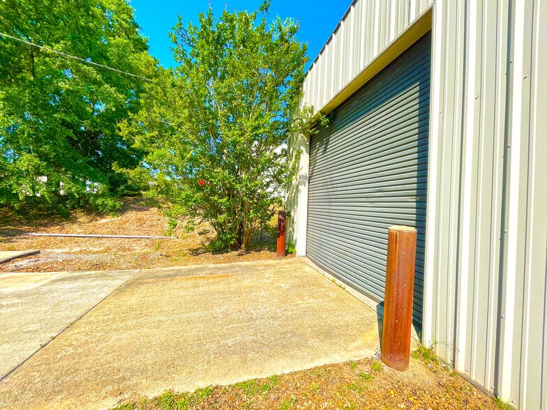 More Photos Of 6027 Business Park Dr, Columbus Flex For Lease