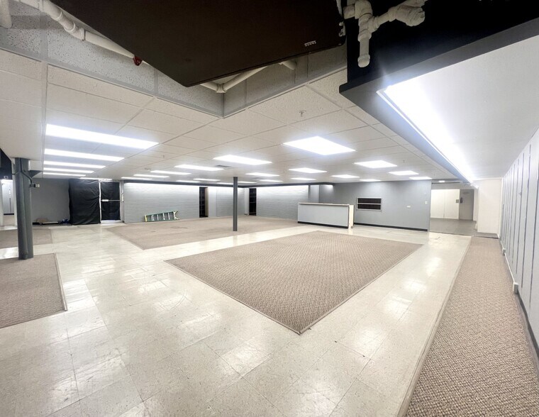 More Photos Of 124 S Main St, Pendleton Storefront Retail Office For Lease