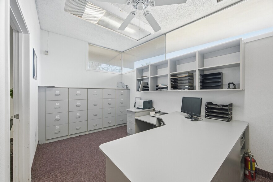 More Photos Of 218 S Maryland Pky, Las Vegas Office For Sale