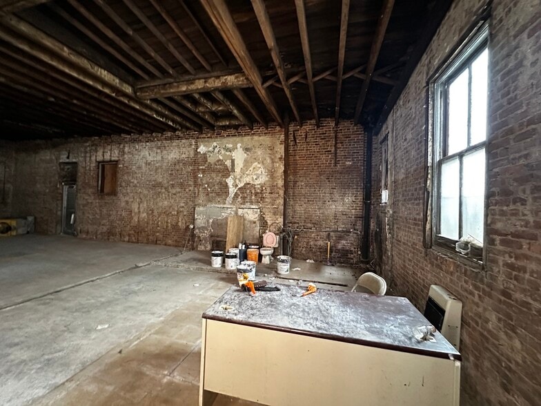 More Photos Of 67-11 Fresh Pond Rd, Ridgewood Storefront Retail Residential For Lease