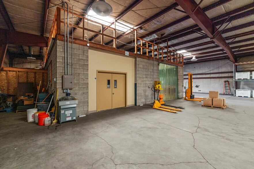 More Photos Of 3735 Washburn Way, Klamath Falls Warehouse For Lease