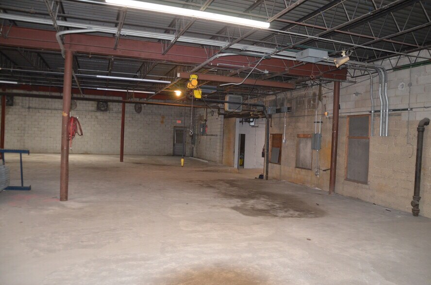 More Photos Of 726 S Broadway, Aurora Warehouse For Sale