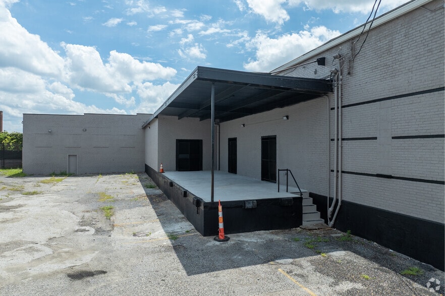 More Photos Of 2810 W Saratoga St, Baltimore Warehouse For Sale