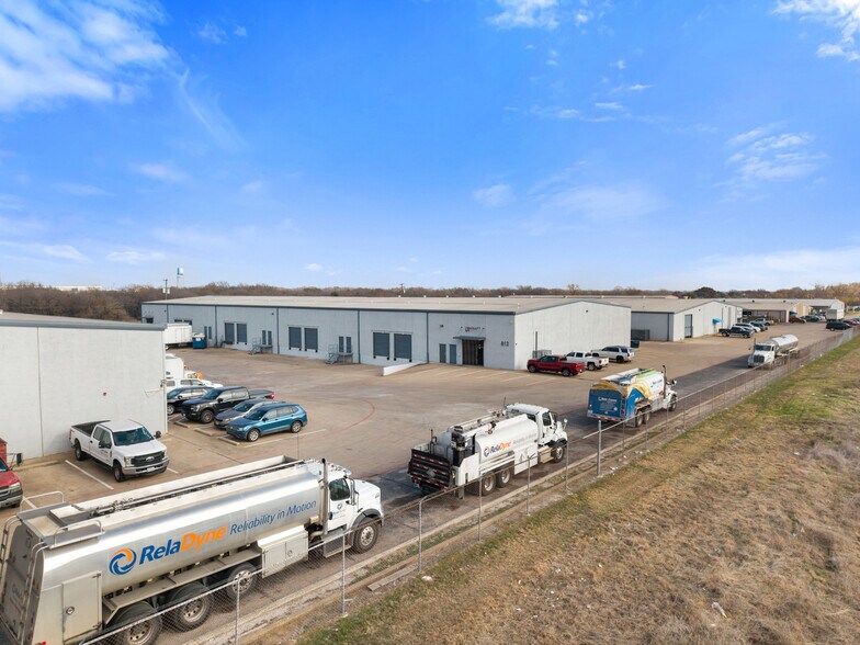 More Photos Of 812-814 Blue Mound Rd, Saginaw Warehouse For Lease