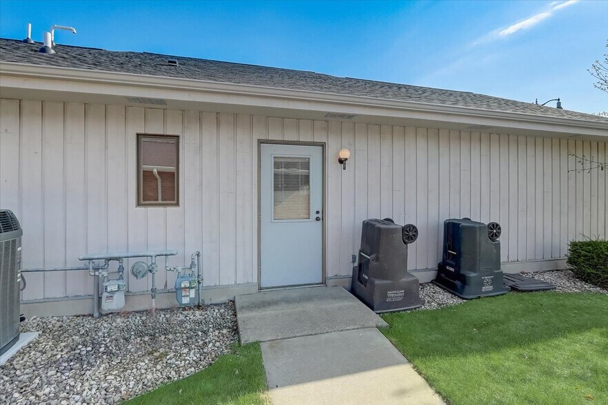 More Photos Of 111-113 Depot, Johnson Creek Medical For Sale