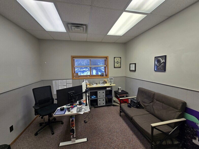 More Photos Of 1123 N 42nd St, Grand Forks Office For Sale