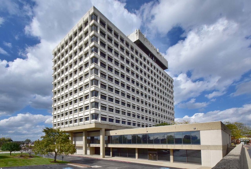 More Photos Of 20600 Chagrin Blvd, Shaker Heights Office For Sale