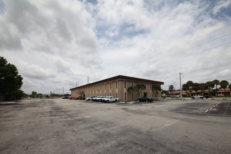 More Photos Of 2880 W Oakland Park Blvd, Fort Lauderdale Office Residential For Lease