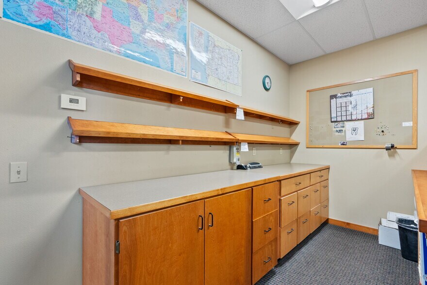 More Photos Of 392 W Main Ave, Sisters Medical For Sale