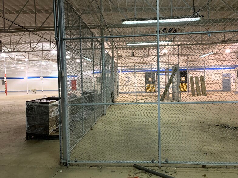 More Photos Of 402 E Rose St, Sanford Warehouse For Sale