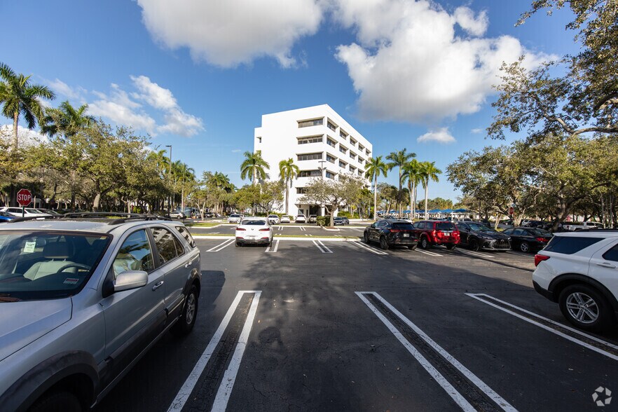 More Photos Of 7200 Corporate Center Dr, Miami Unknown For Lease