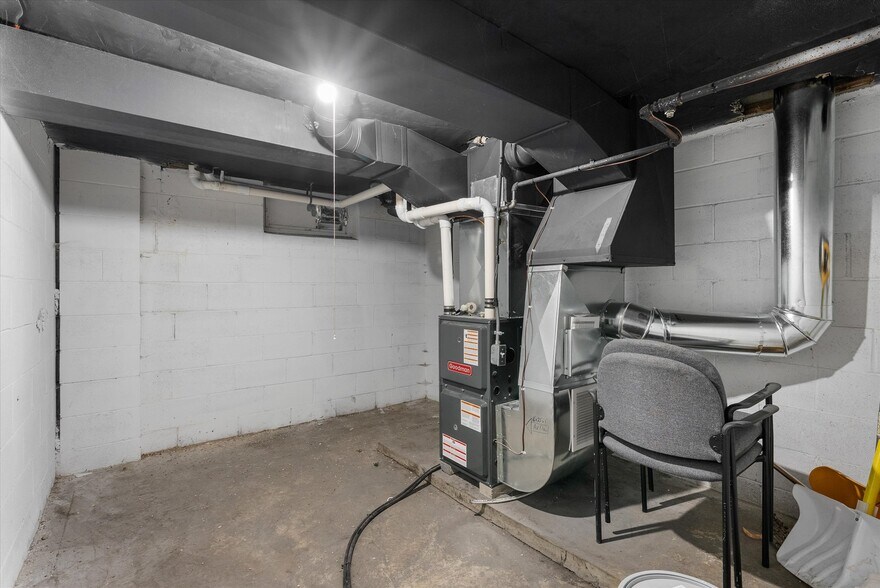 More Photos Of 7518 W Fond Du Lac Ave, Milwaukee Freestanding For Sale