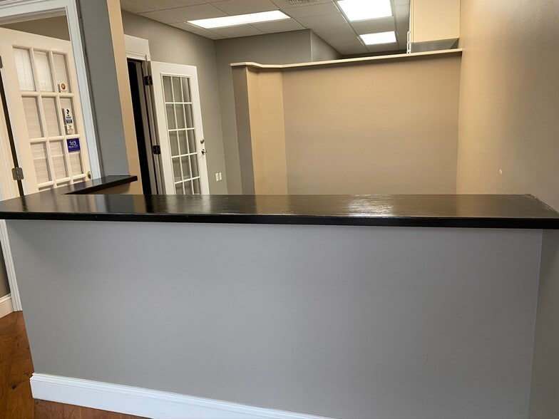 More Photos Of 38 SE Ocean Blvd, Stuart Storefront Retail Office For Lease