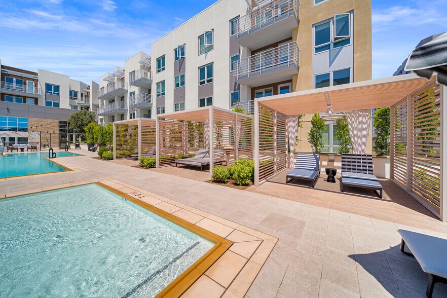 More Photos Of 585 Anton Blvd, Costa Mesa Apartments For Lease