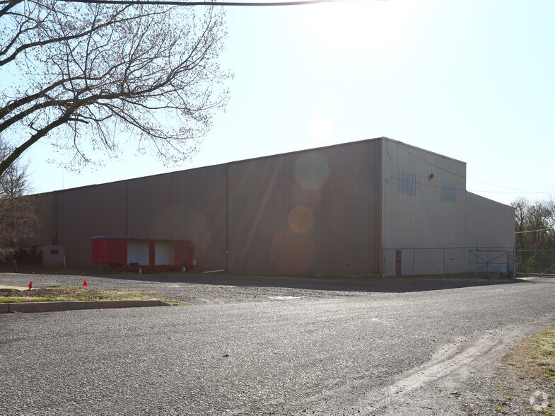 More Photos Of 876 N Lenola Rd, Moorestown Warehouse For Lease