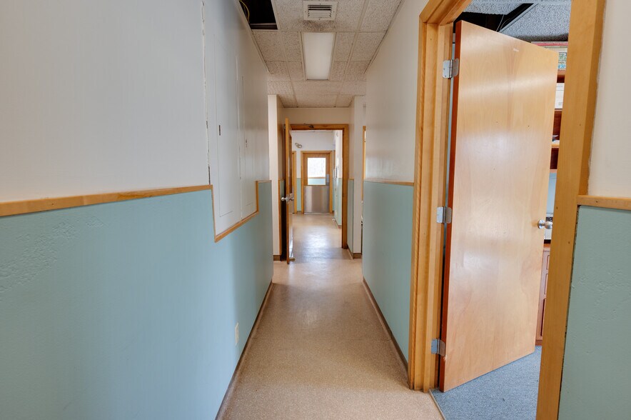 More Photos Of 154 Sturbridge Rd, Charlton Veterinarian Kennel For Lease