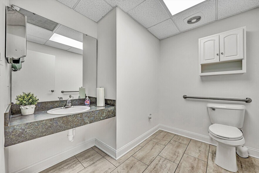 More Photos Of 3922 Electric Rd, Roanoke Office For Lease