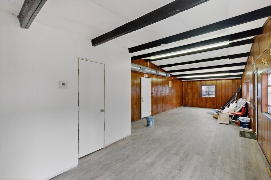 Primary Photo Of 3818 S Lancaster Rd, Dallas Showroom For Lease