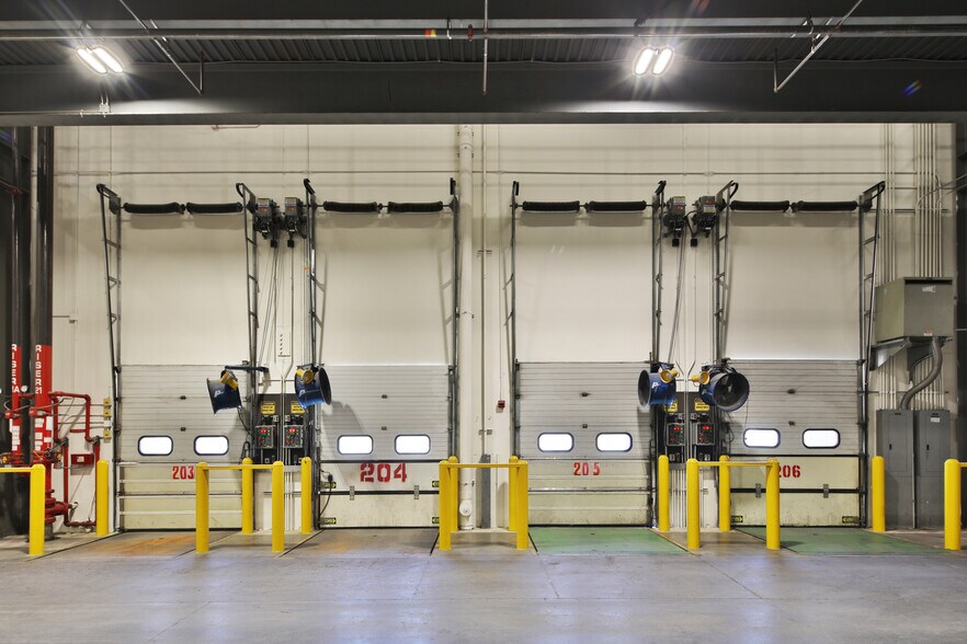 More Photos Of 2801 W Avenue H, Lancaster Distribution For Lease