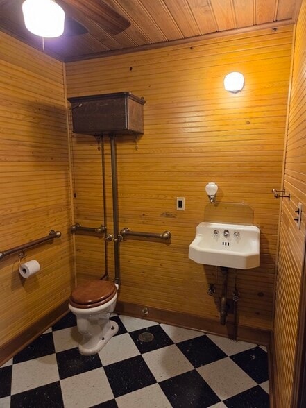 More Photos Of 815-817 Rosedale Dr, New Orleans Office For Sale