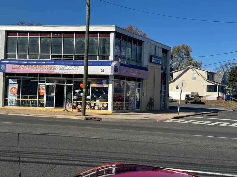 More Photos Of 635 Saint George Ave, Roselle Freestanding For Lease