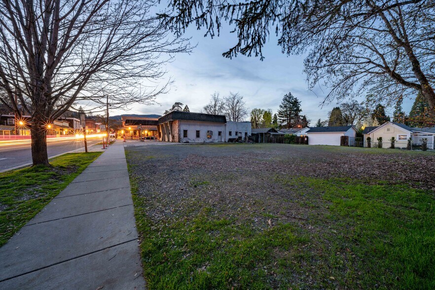 More Photos Of 205 E California St, Jacksonville General Retail For Sale