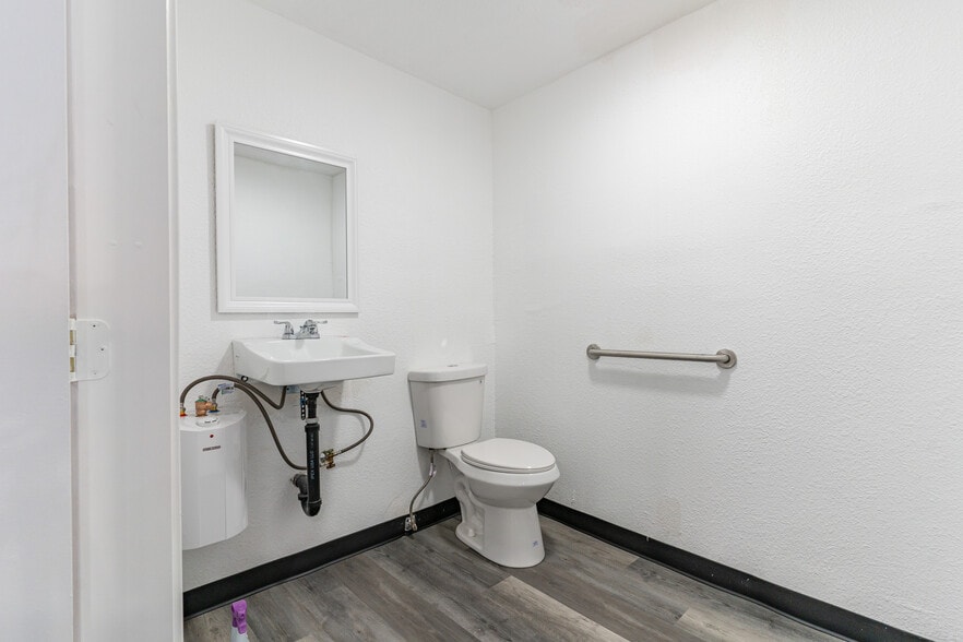 More Photos Of 6172-6196 University Ave, San Diego Unknown For Lease