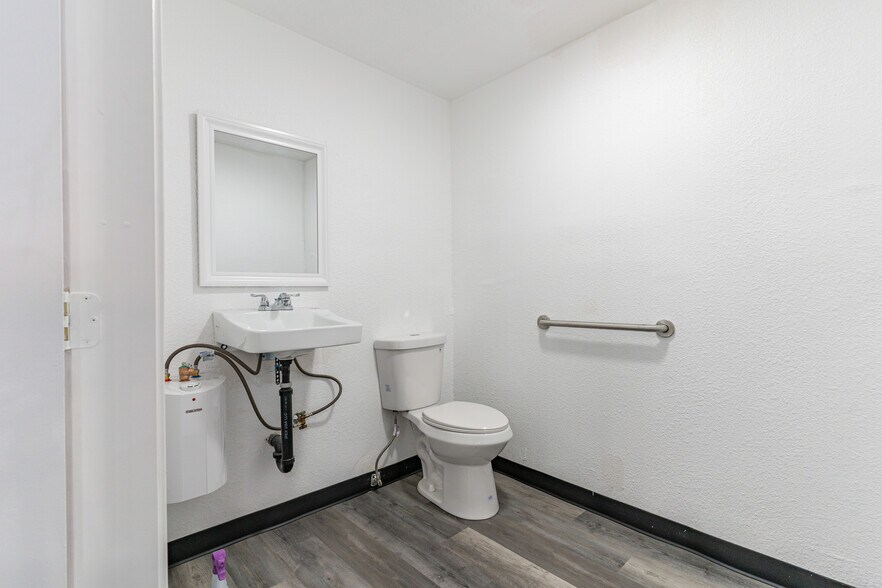 More Photos Of 6172-6196 University Ave, San Diego Unknown For Lease