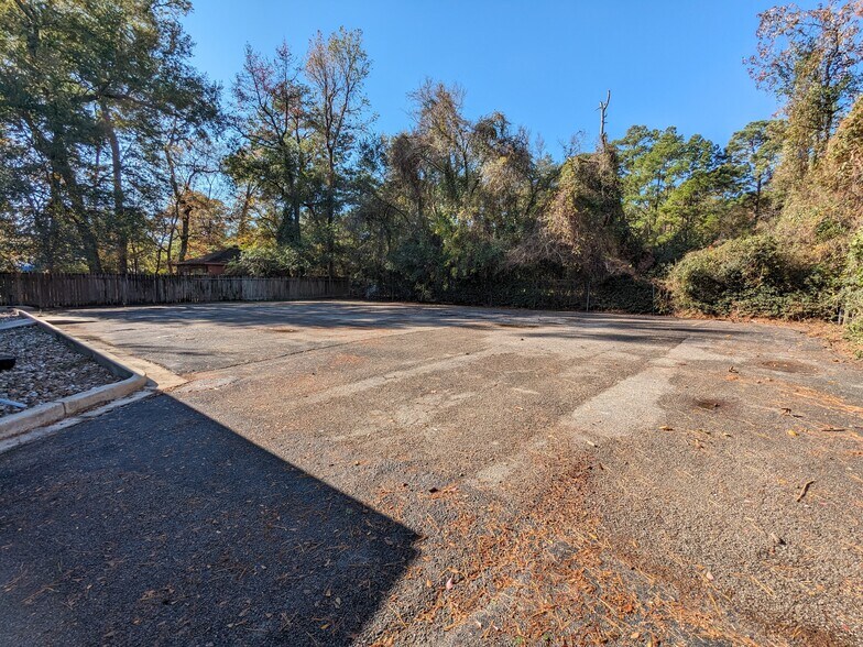 More Photos Of 26519 Oak Ridge Dr, Spring Storefront Retail Office For Sale