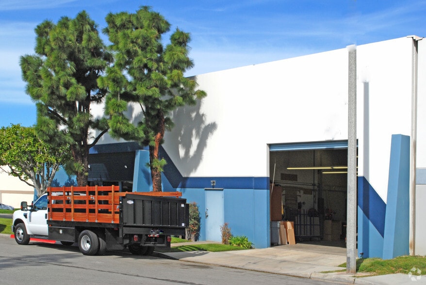 More Photos Of 1241 N La Loma Cir, Anaheim Warehouse For Sale