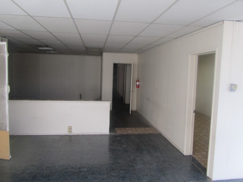 More Photos Of 845 E 60th St, Los Angeles Warehouse For Lease