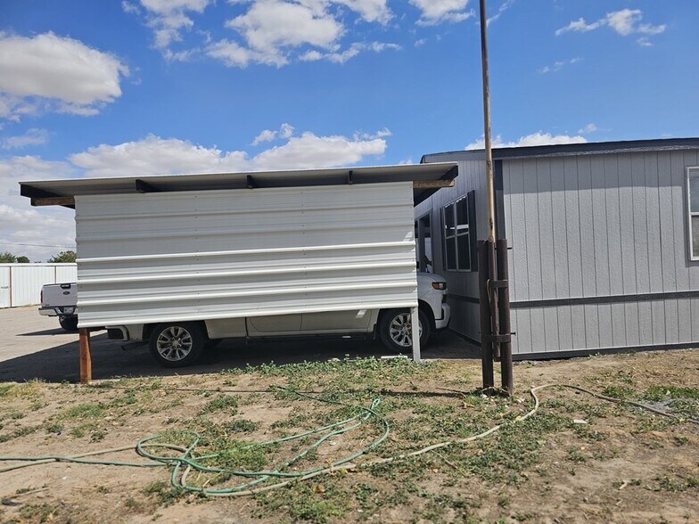 More Photos Of 11010 W Joan Dr, Odessa Warehouse For Lease