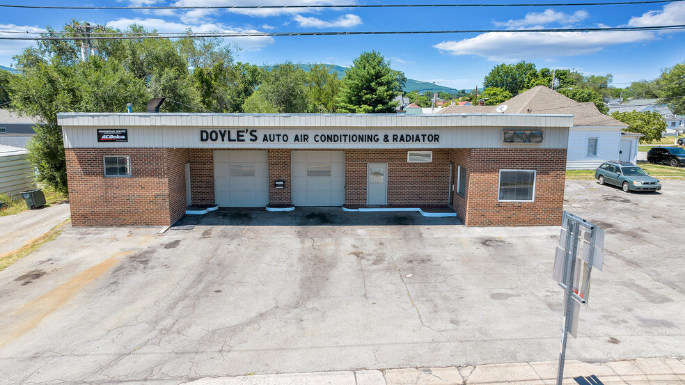 Primary Photo Of 105 E 4th St, Salem Auto Repair For Sale