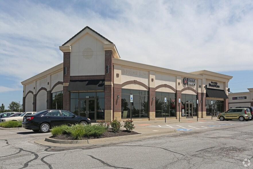 Primary Photo Of 670-699 NW Blue Pky, Lee's Summit Freestanding For Lease
