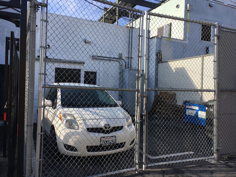 More Photos Of 734-736 Lincoln Blvd, Venice Restaurant For Lease