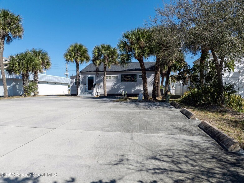 More Photos Of 158 N Atlantic Ave, Cocoa Beach Freestanding For Lease