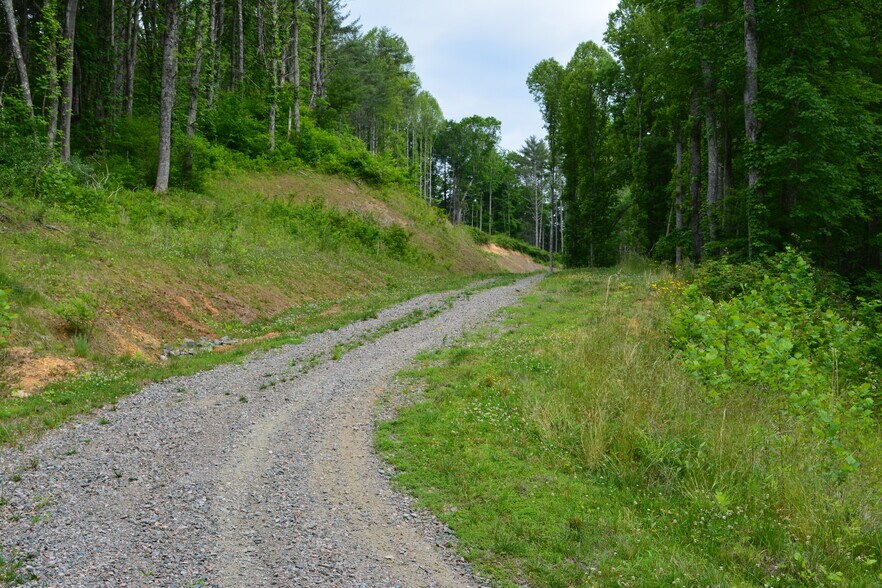 More Photos Of 6421 Highway 91 N, Laurel Bloomery Warehouse For Sale