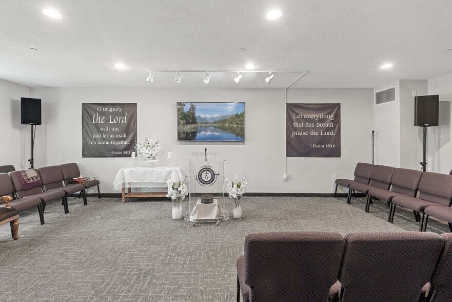More Photos Of 1701-1713 Southcross Dr W, Burnsville Loft Creative Space For Sale