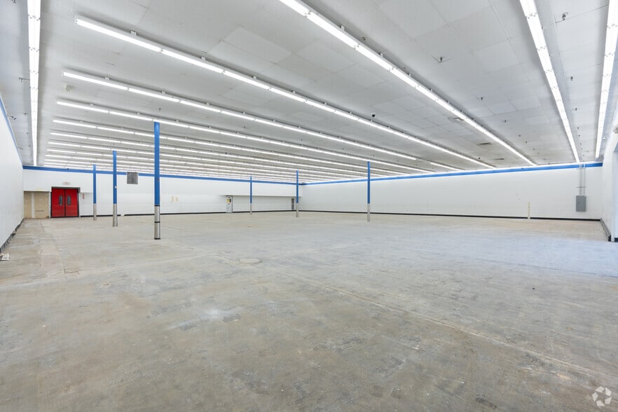 More Photos Of 3411-3441 Breckenridge Ln, Louisville Unknown For Lease